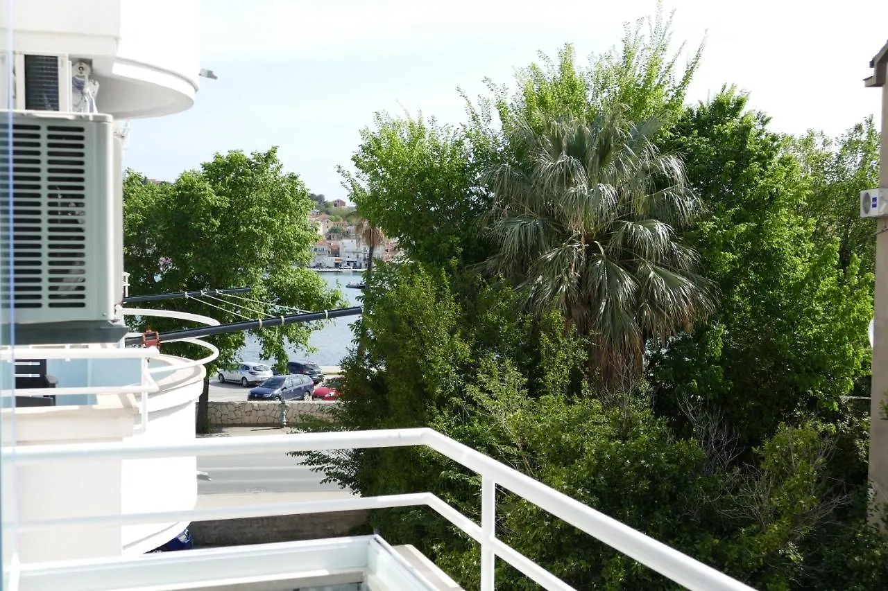 Seafront City Apartment Ana Trogir 0*,